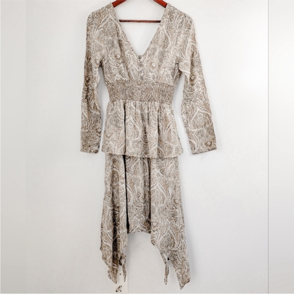 En Creme double v-neck dress with elastic waist and asymmetric hemline size M.